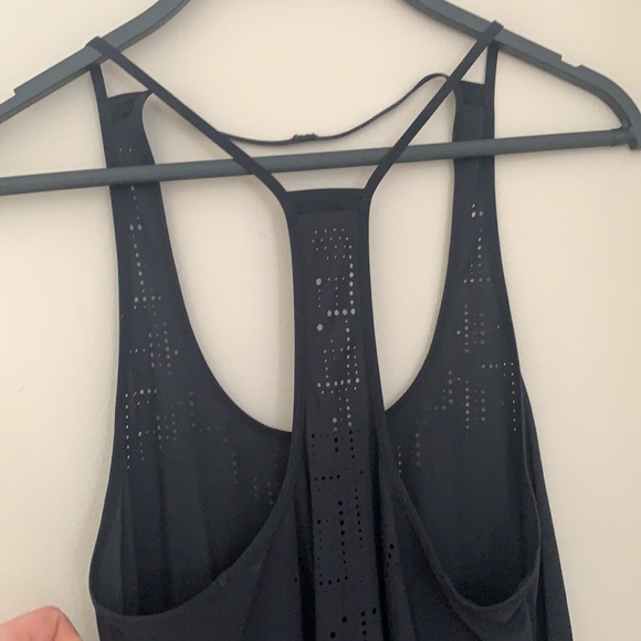 Size 6 lulu tank - Picture 3 of 4